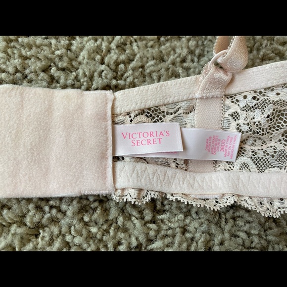 Victoria’s Secret bra 36DD - Picture 4 of 4